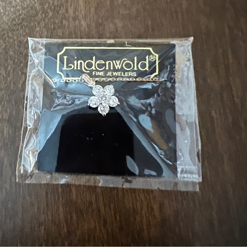 lindenwold Fine Jewelers necklace Floral Flower Pendant New In Pouch